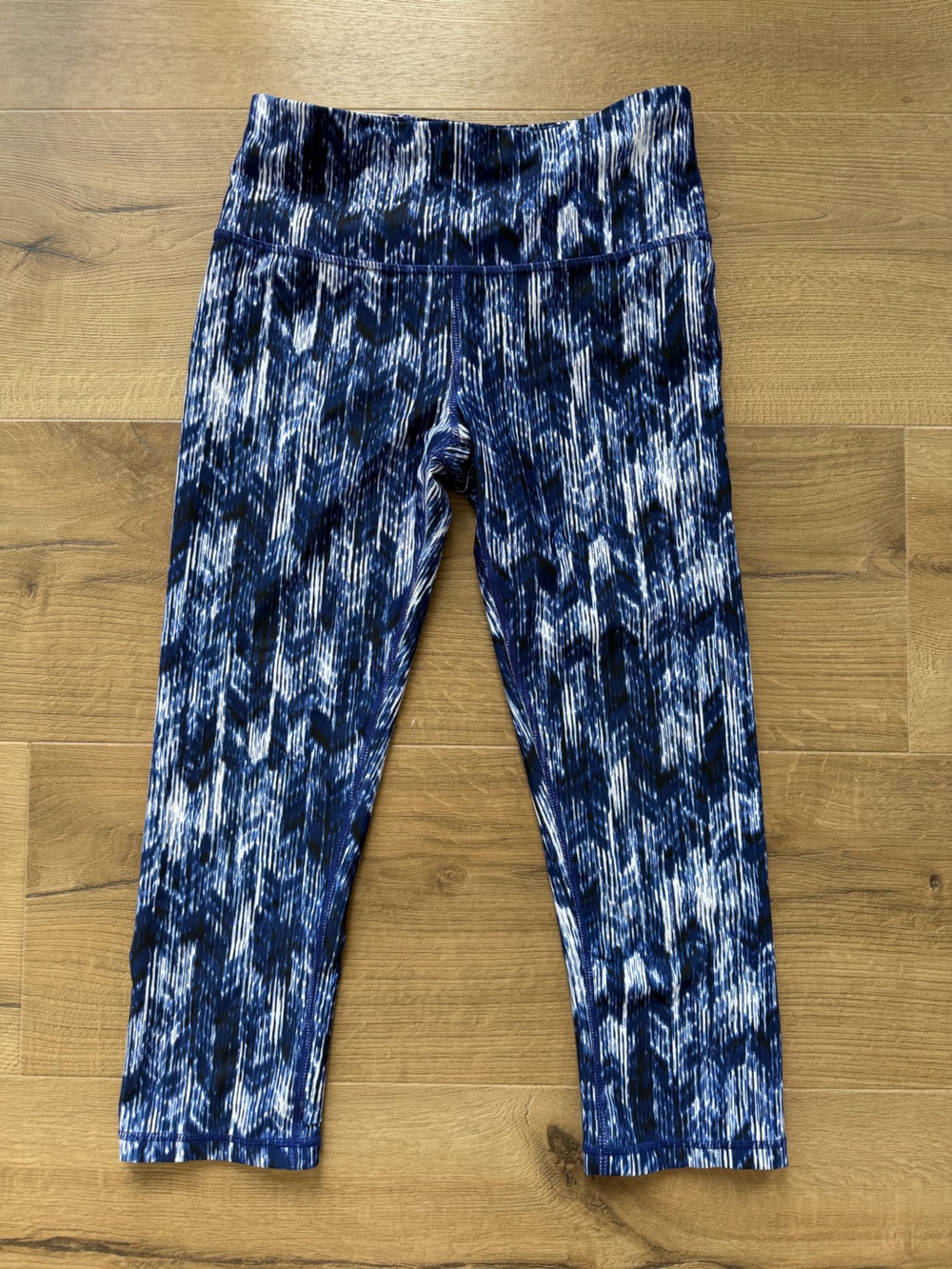 GAPFit Navy and White Printed Capri Leggings